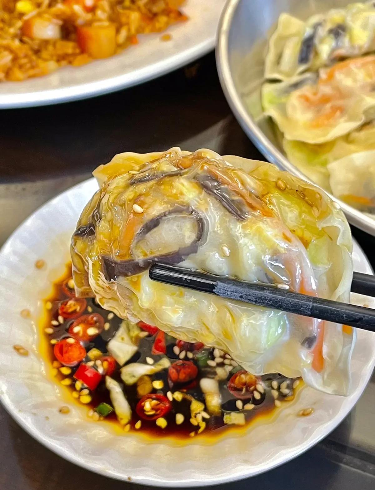 素菜饺装盘(素菜饺子怎么包)