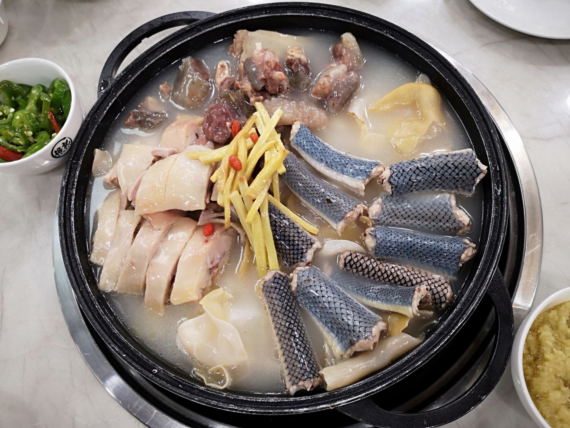 蛇特色菜品图片大全(蛇特色菜品图片大全简笔画)