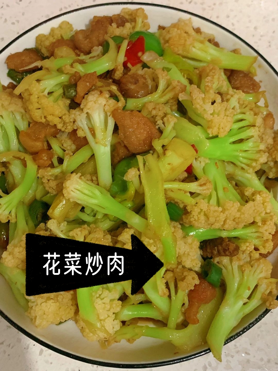 红烧肉烧花菜做法家常(红烧肉可以和花菜一起炒吗)