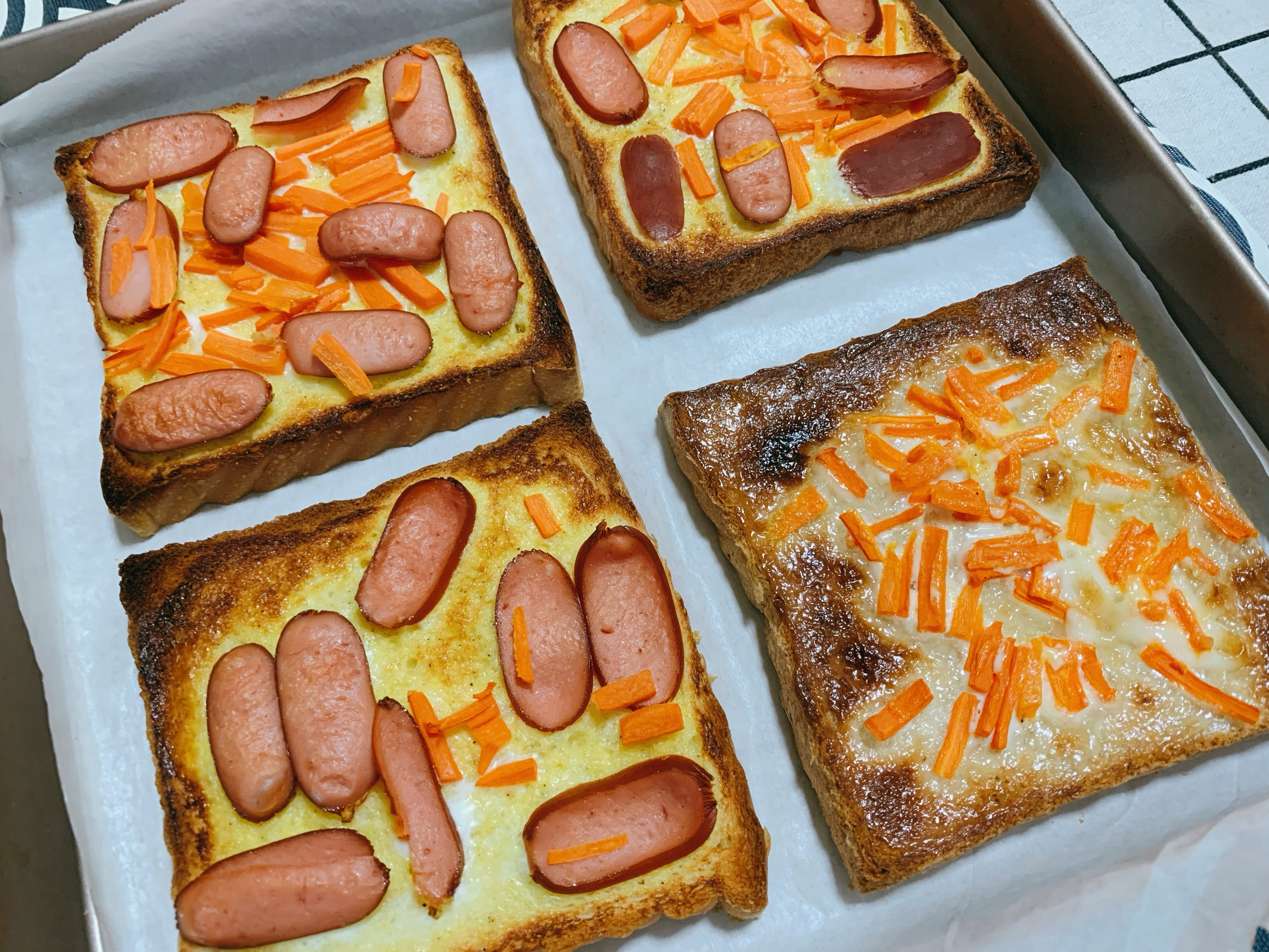 家常披萨图片(家庭版披萨怎么做才好吃)