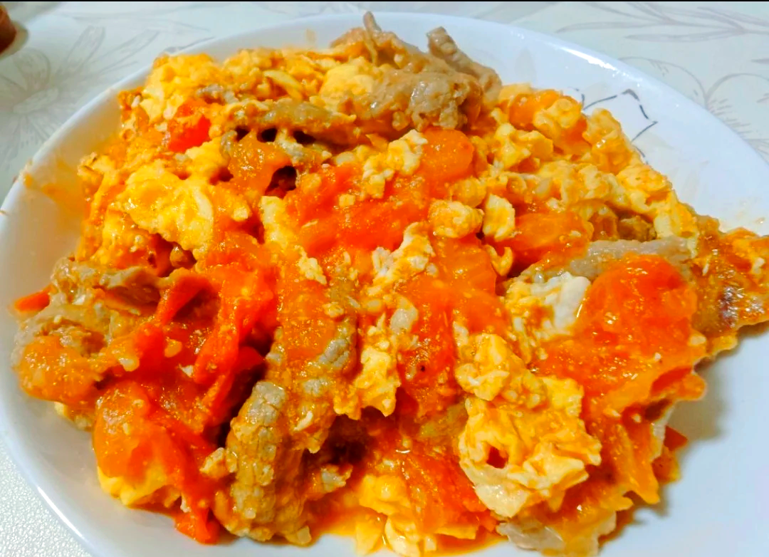 牛肉炒番茄的家常做法(牛肉炒番茄的家常做法是什么,怎样让牛肉更嫩?)