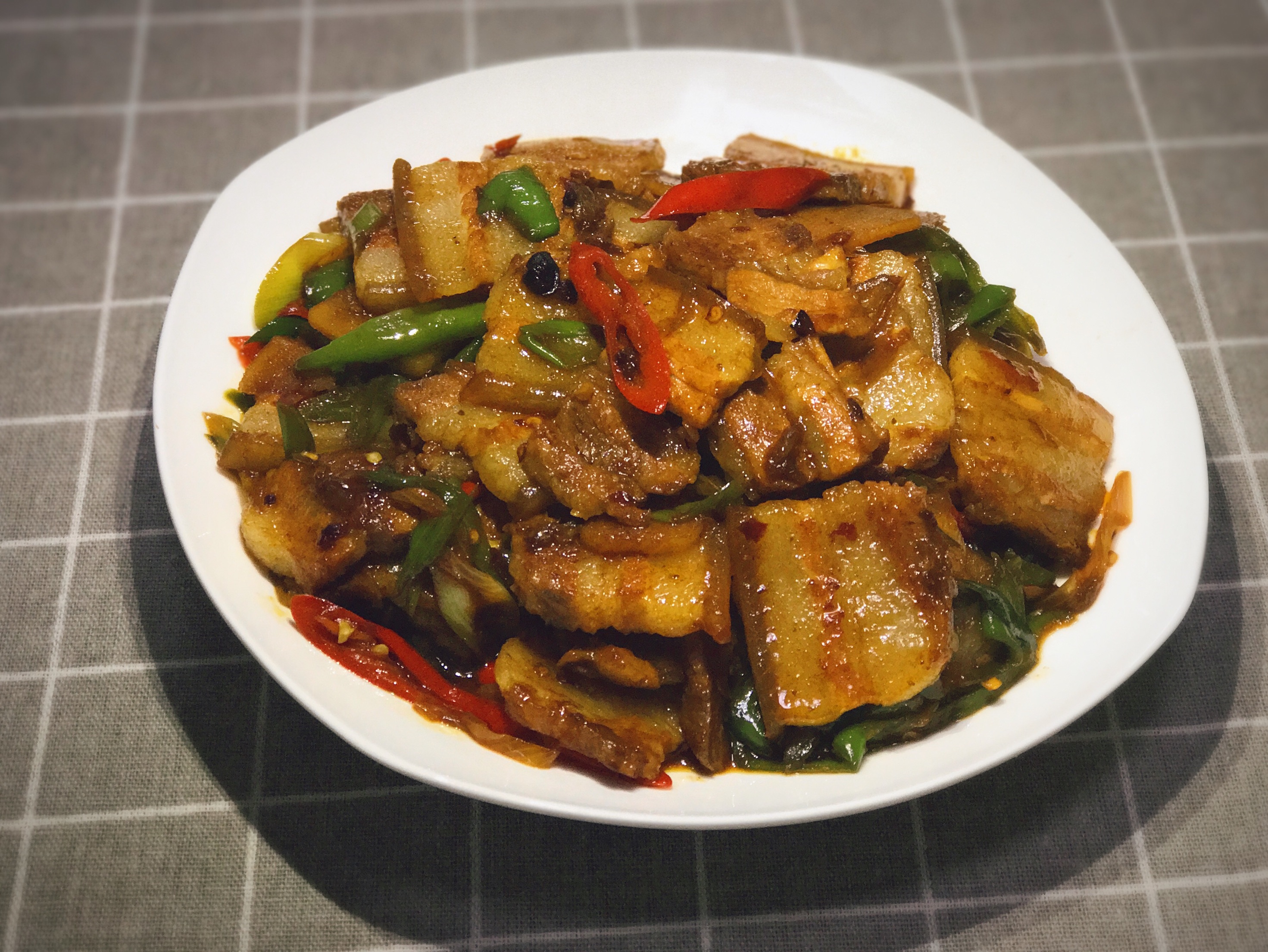 土豆回锅肉的家常做法(土豆回锅肉的做法四川窍门)