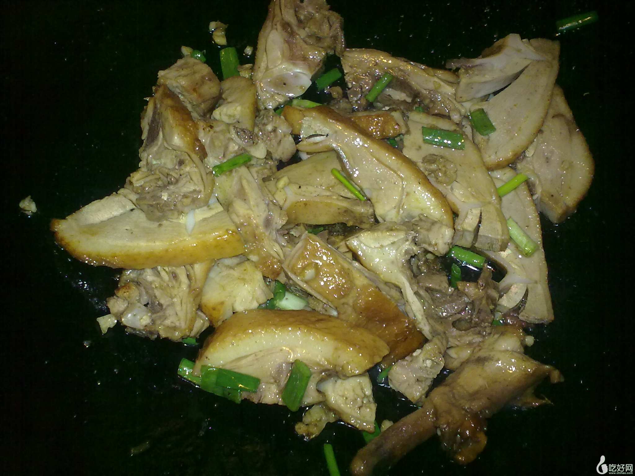 家常炒腊鸭肉(炒腊鸭肉搭配什么最好)