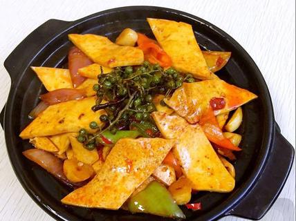 黄焖鸡素菜图片(黄焖鸡素菜都有哪些)