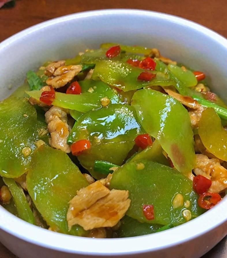 红烧莴笋素菜(莴笋烧红烧肉的做法) 红烧莴笋素菜(莴笋烧红烧肉的做法)