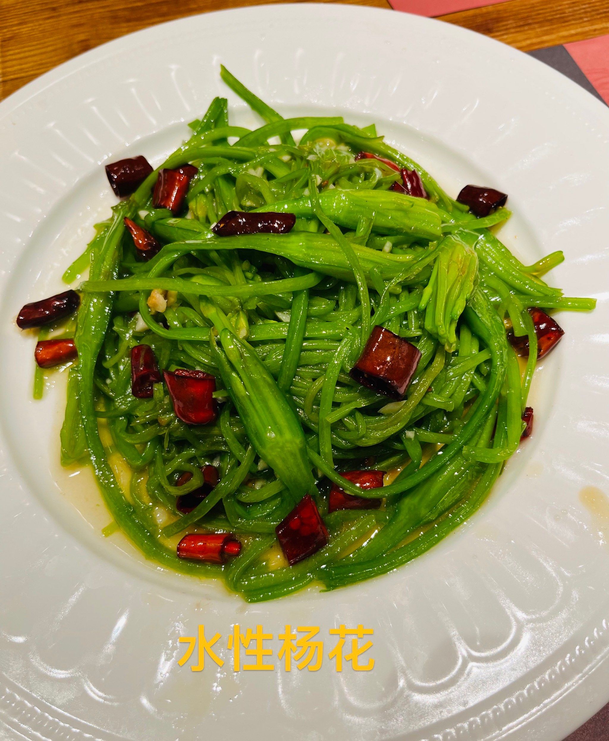 米兰凉菜(米兰蔬菜汤是用什么制作的)