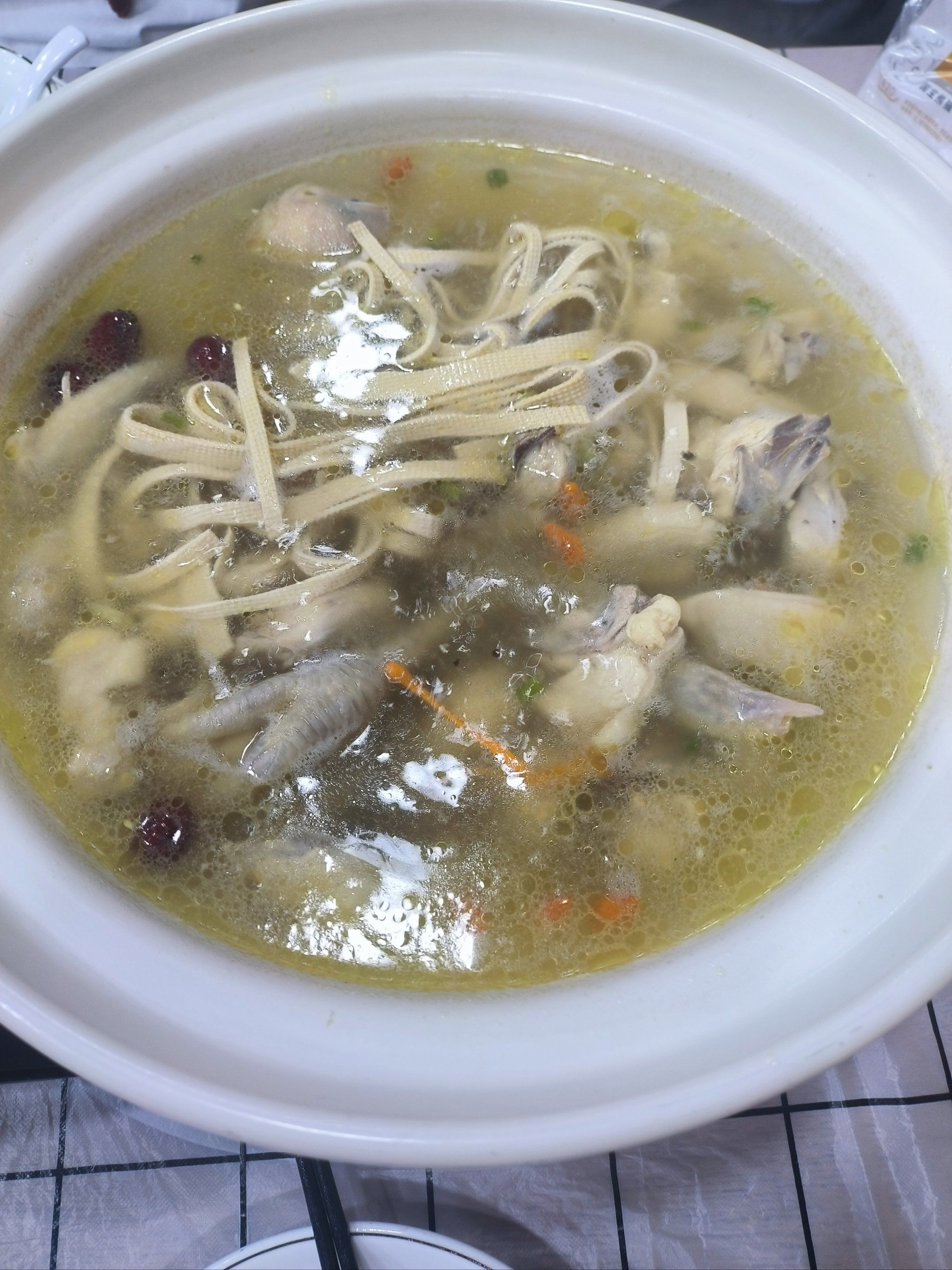 鸡汤加什么素菜好吃(鸡汤加什么素菜好吃呢)