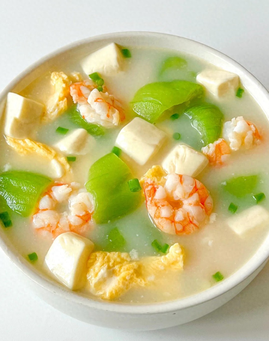 鹌鹑汤可以放什么素菜(鹌鹑煲汤配什么汤料可止咳化痰)