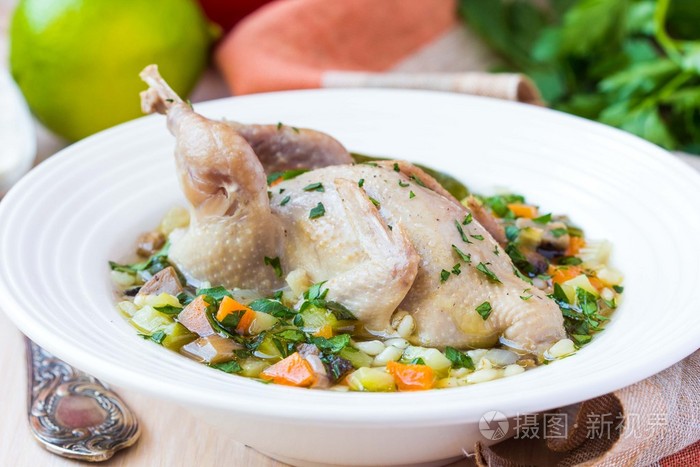 鹌鹑汤可以放什么素菜(鹌鹑煲汤配什么汤料可止咳化痰)