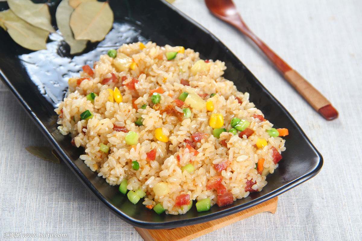 腊肠炒饭当早餐(腊肠炒饭之前用蒸熟了吗)