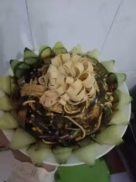 最新凉菜围边(凉菜围边点缀制作)