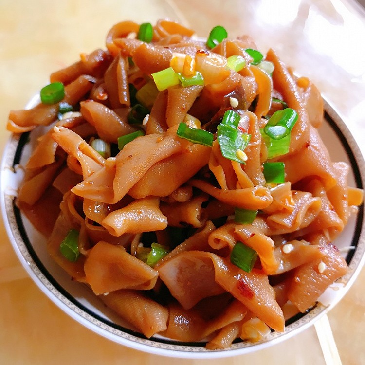 凉菜鸭肠怎么做好吃(鸭肠凉拌怎么做好吃窍门)