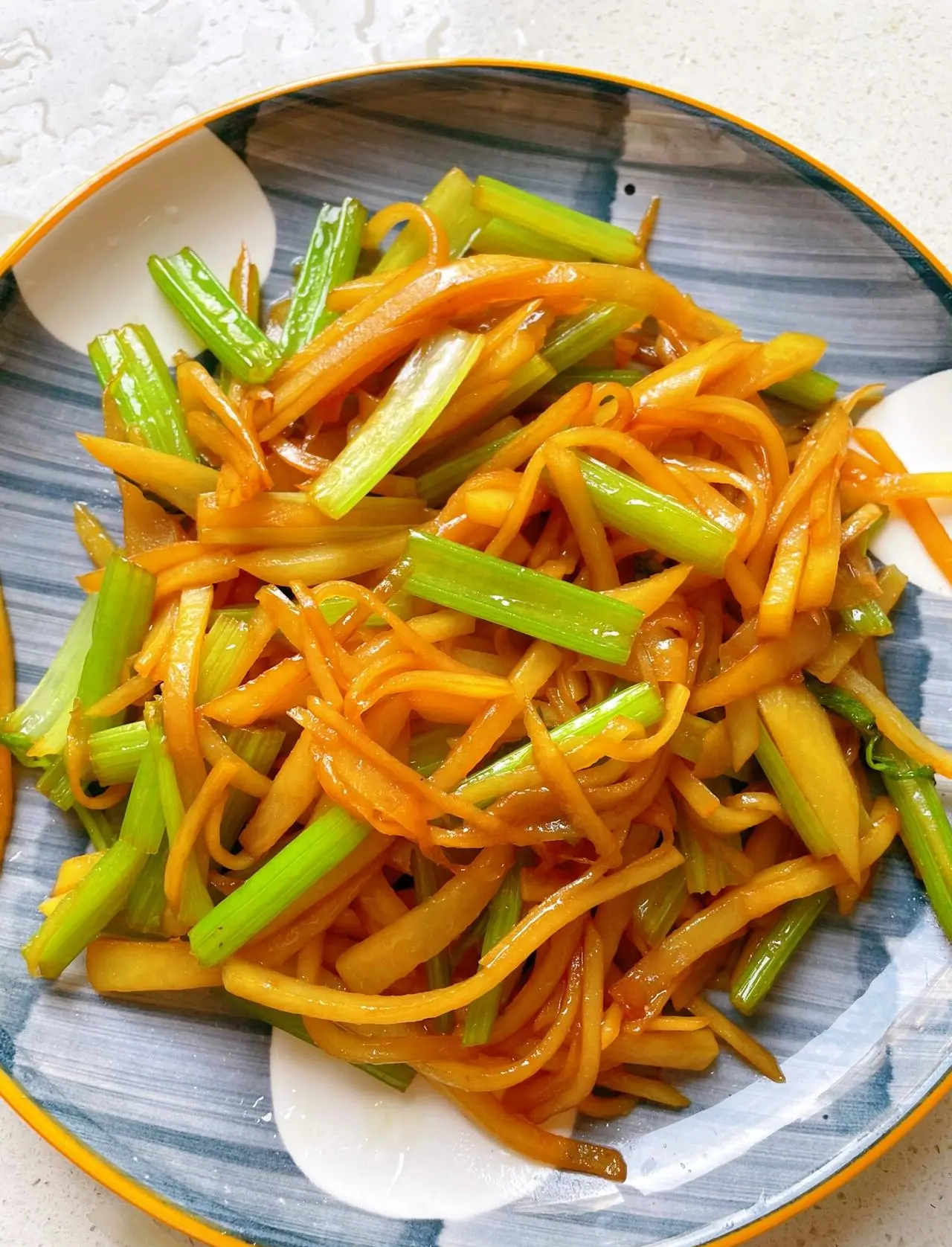 西芹土豆条的特色(西芹土豆片的做法大全)