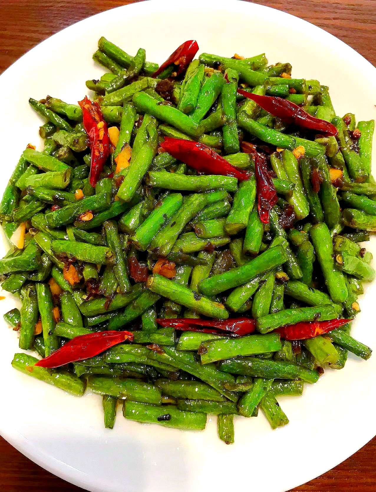 家常炒豆角(家常炒豆角怎么做脆嫩好吃,需要先焯水吗?)