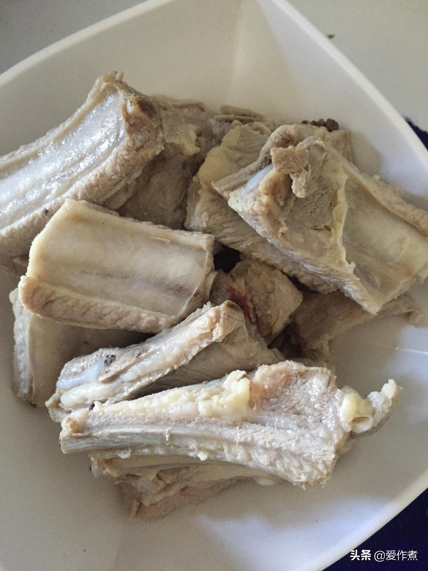 猪骨头红烧什么素菜好呢(猪骨头红烧什么素菜好呢视频)