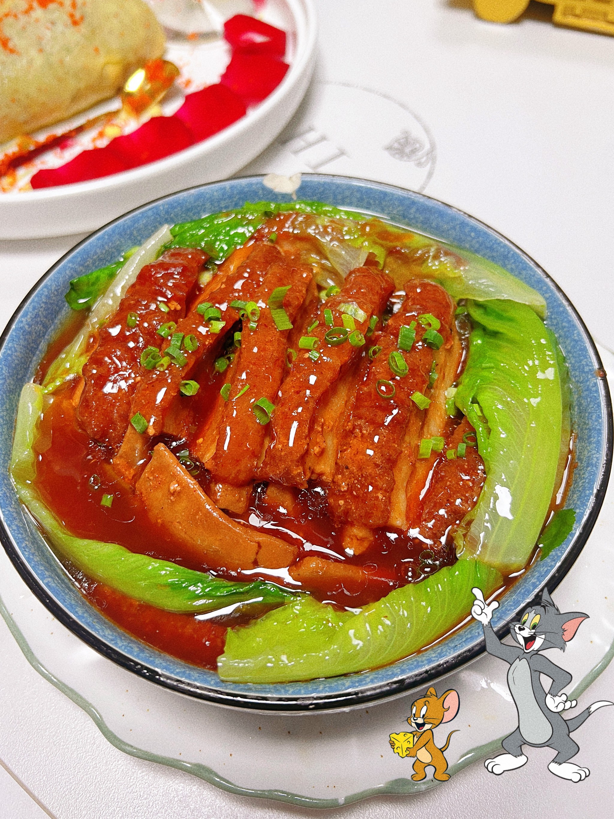 猪骨头红烧什么素菜好呢(猪骨头红烧什么素菜好呢视频)