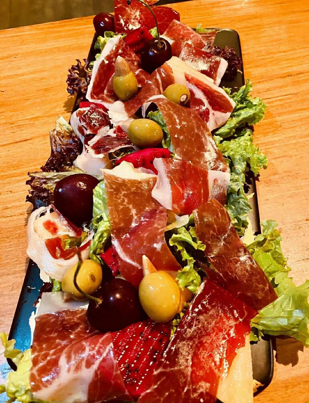 西班牙特色美食水果(西班牙特色美食水果图片)