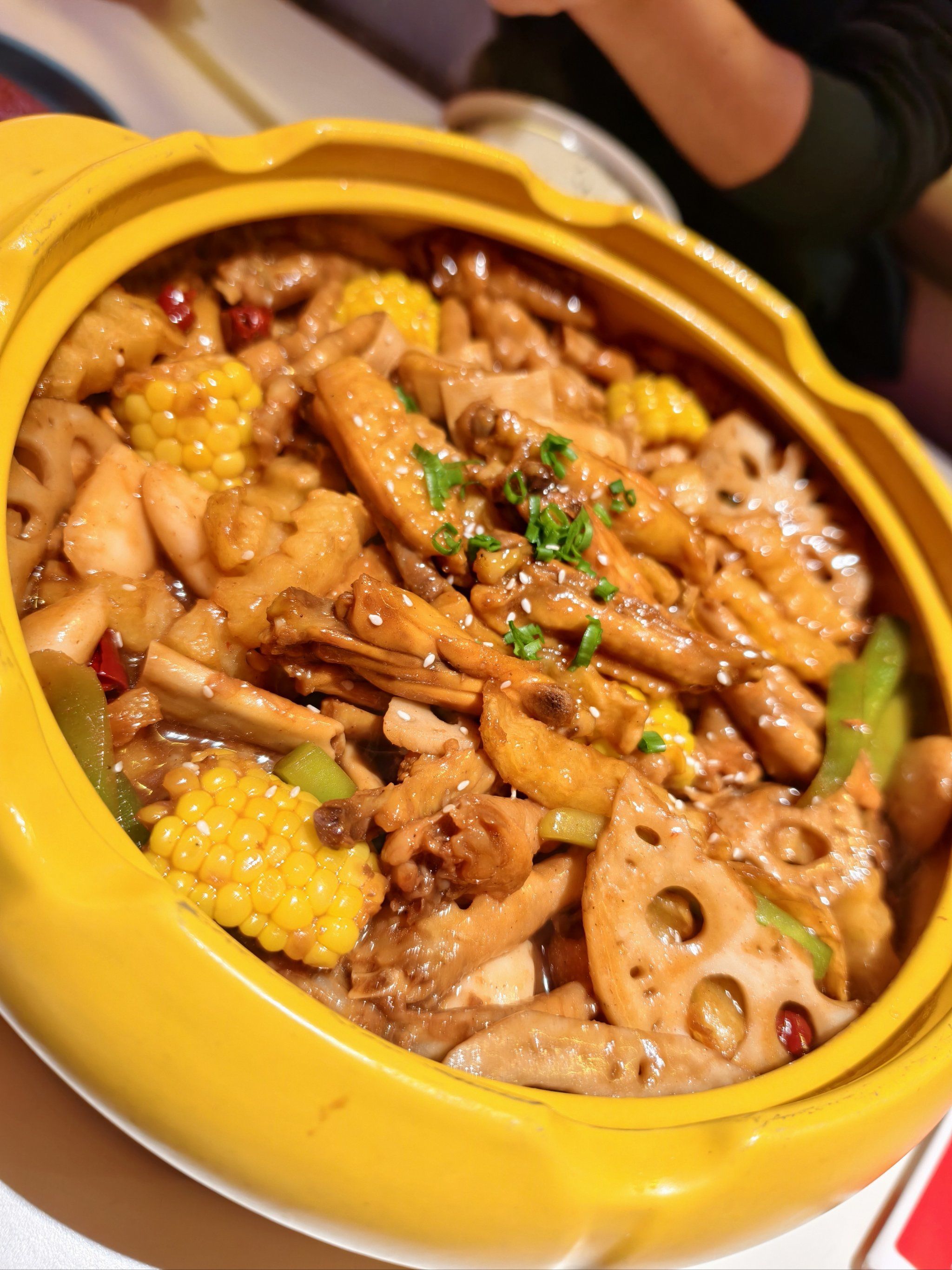 肉蟹煲特色美食(肉蟹煲特色美食有哪些)