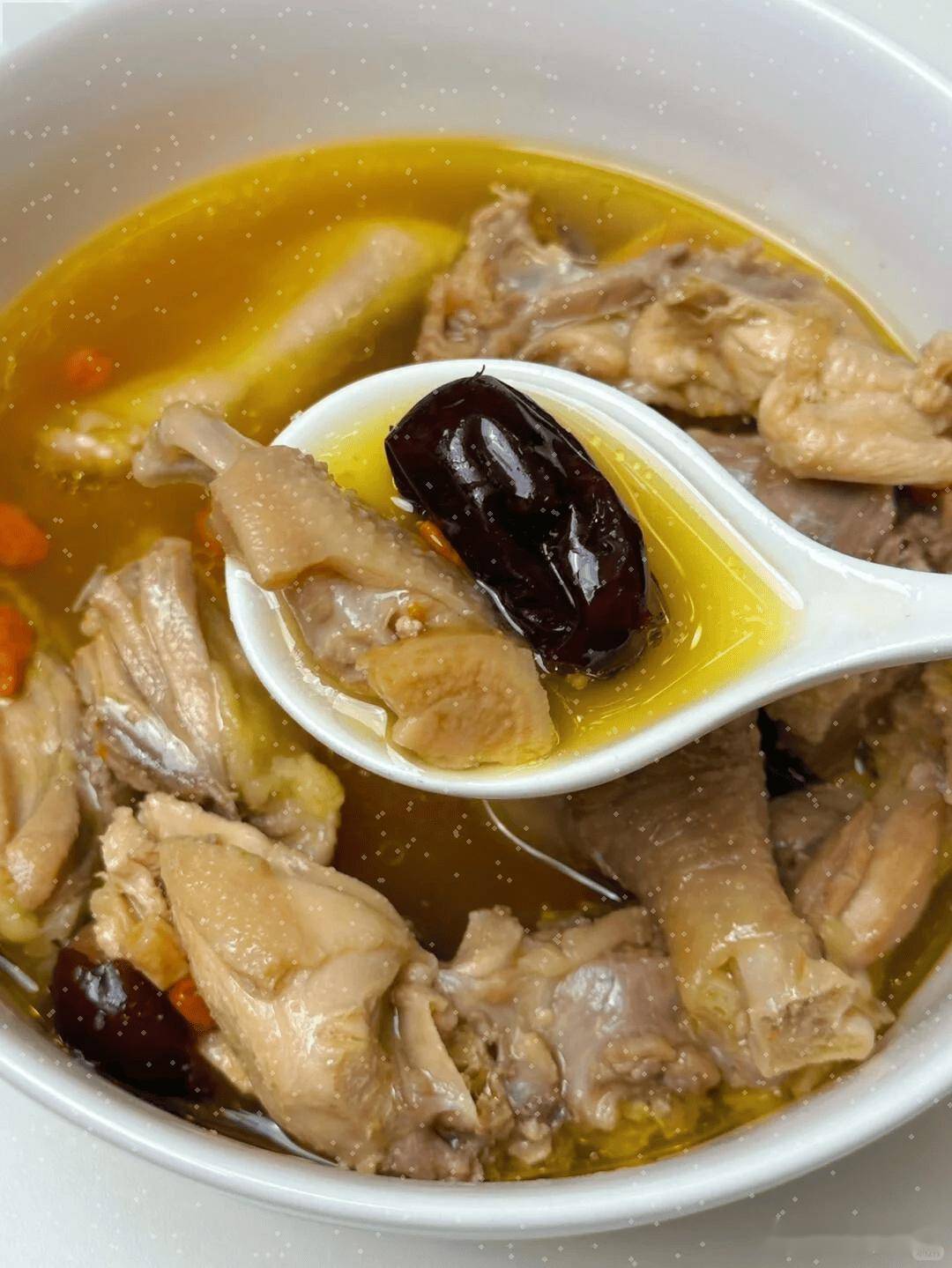 炖鸡汤做法大全家常(炖鸡汤做法大全家常窍门)