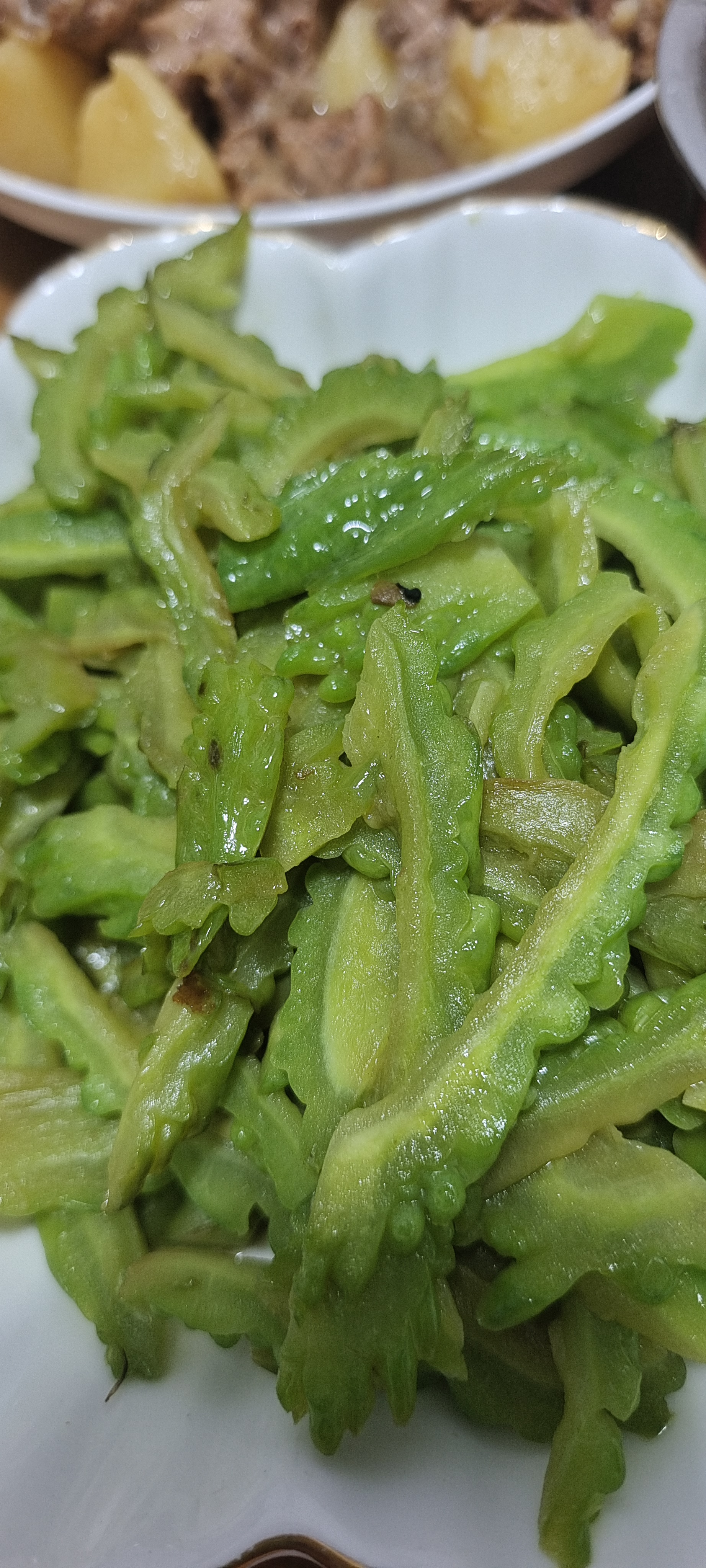 苦瓜可以拌凉菜吗(苦瓜可以拌凉菜吗视频)