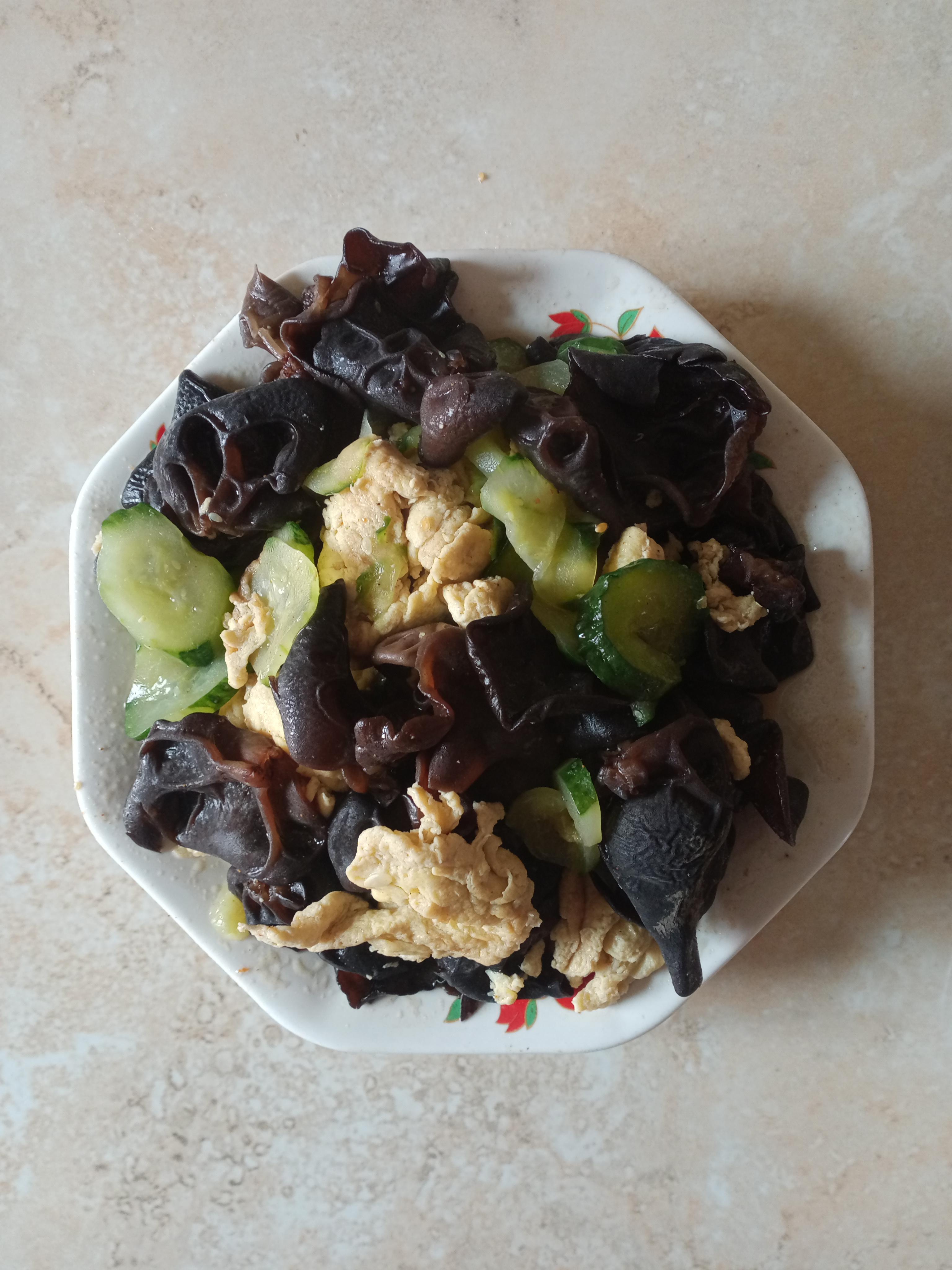 黄瓜木耳的做法大全家常(黄瓜木耳汤对身体有哪些好处)