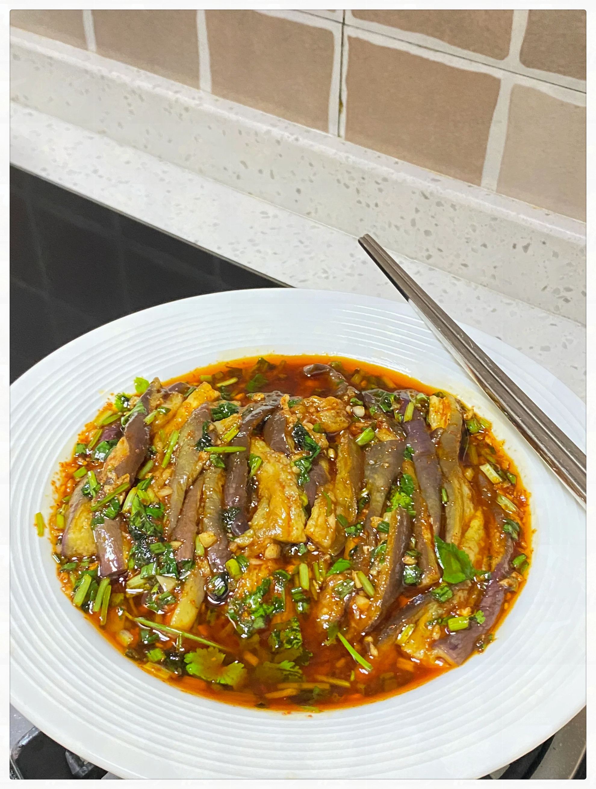 凉茄子的家常做法凉拌(凉茄子的家常做法凉拌怎么做)