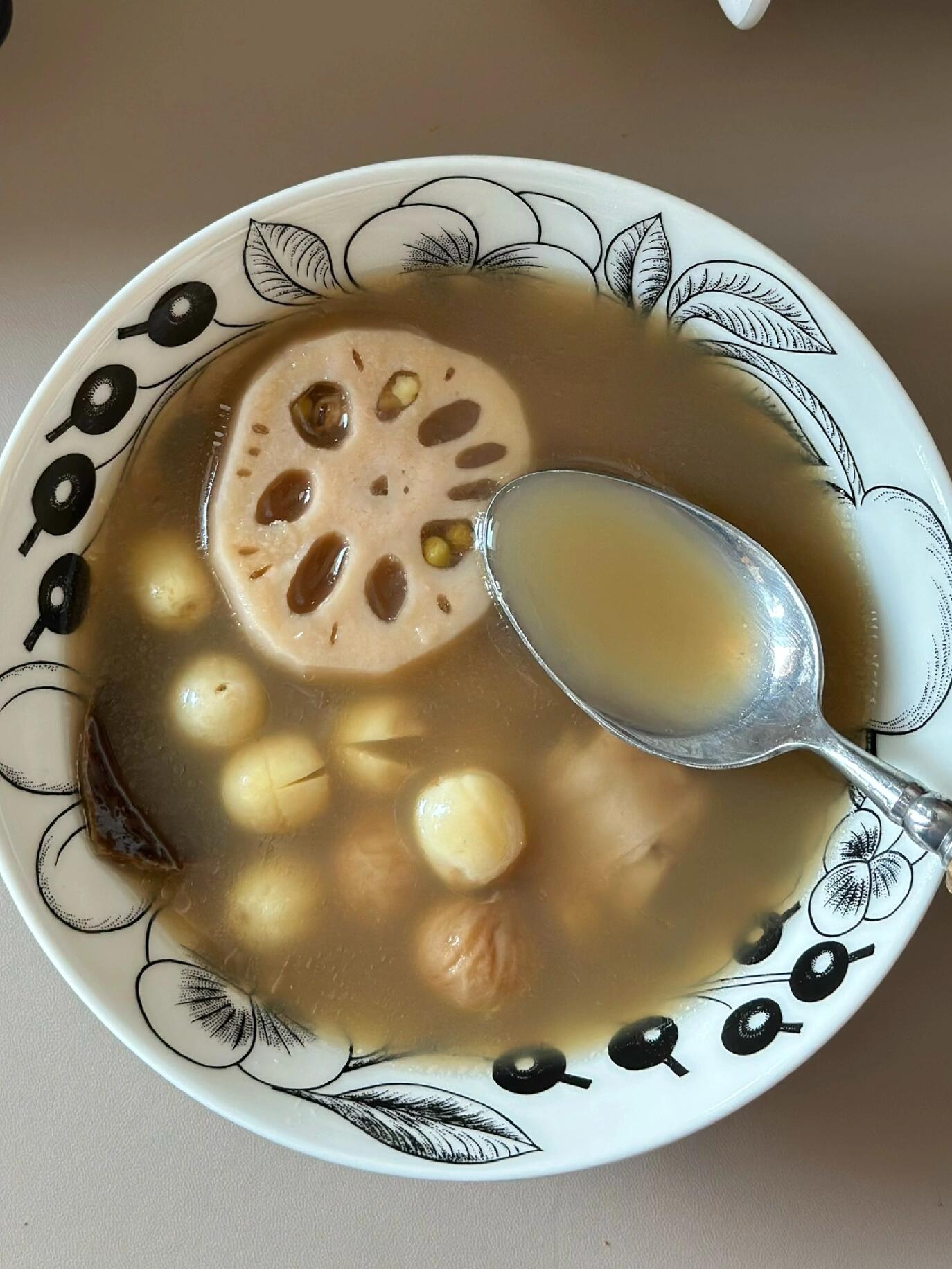 秋冬养生汤早餐(秋冬养生汤的做法大全窍门)