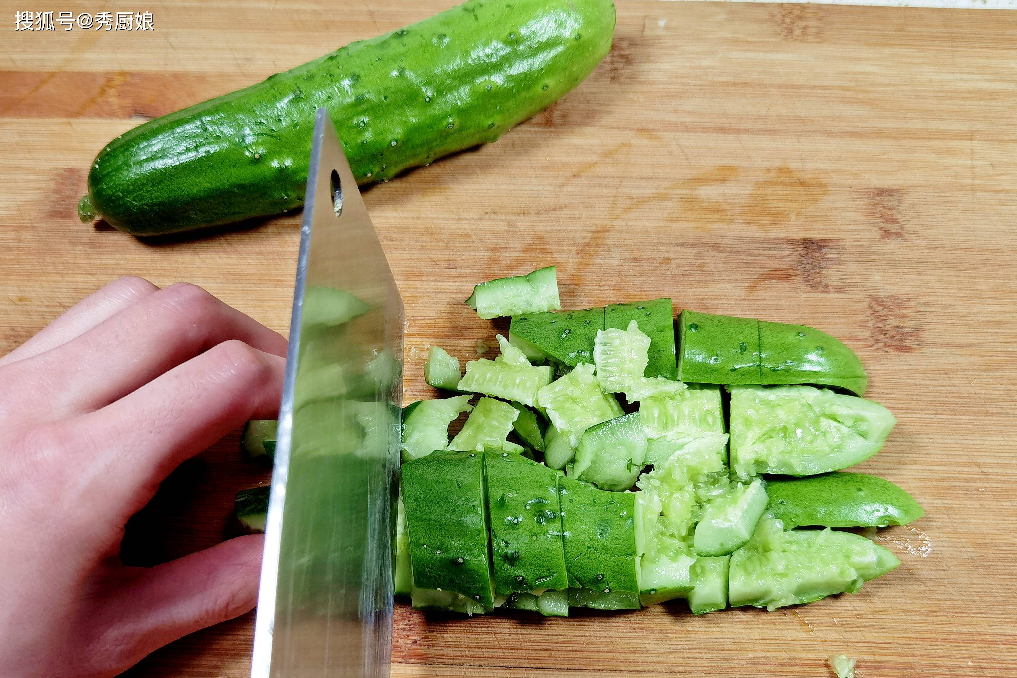 黄瓜如何做素菜(黄瓜怎么素炒好吃又简单) 黄瓜如何做素菜(黄瓜怎么素炒好吃又简单)