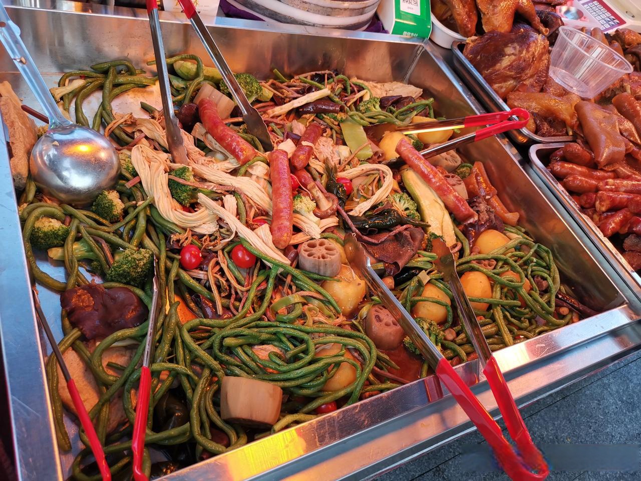 卤菜摊卤素菜(卤菜店卖的素菜怎么做)