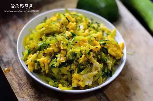 南瓜炒鸡蛋做法大全家常(南瓜炒鸡蛋怎么做好吃又简单)