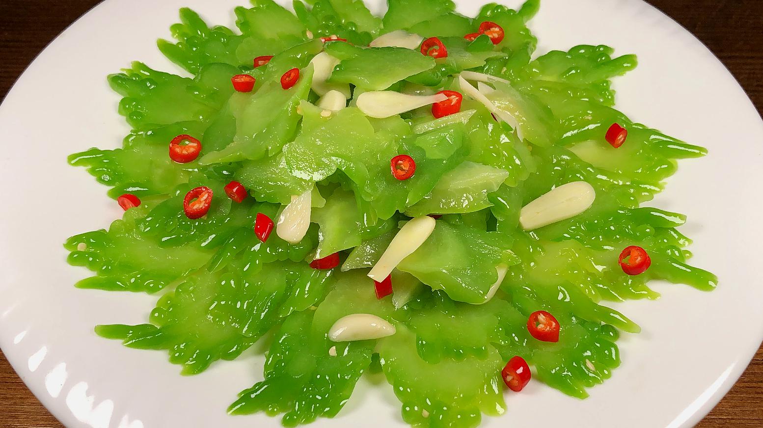 苦瓜可以拌凉菜么(苦瓜可以凉拌吗?吃了有什么功效)