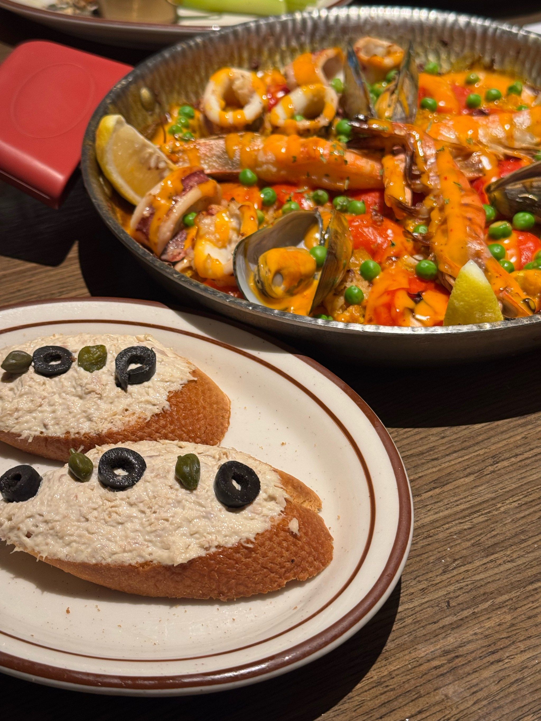 西班牙特色海鲜(西班牙著名的海鲜市场)