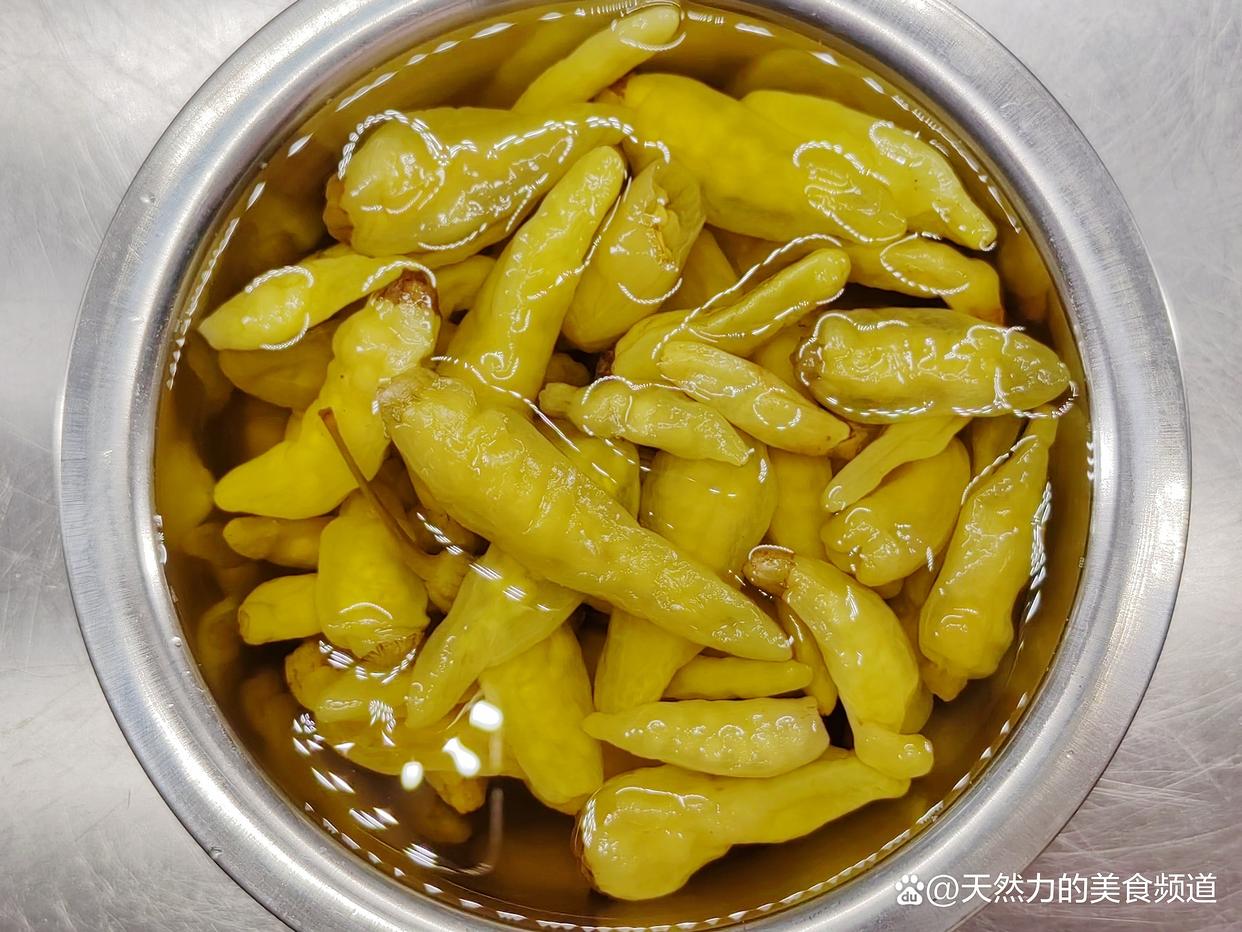 泡椒萝卜凉菜(泡椒萝卜酸菜的做法甜酸脆)