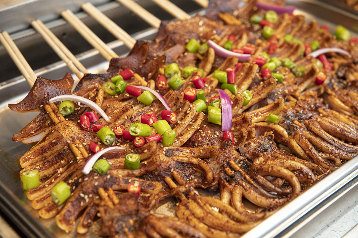 特色鱿鱼烧烤(家庭烧烤鱿鱼的做法和配料)