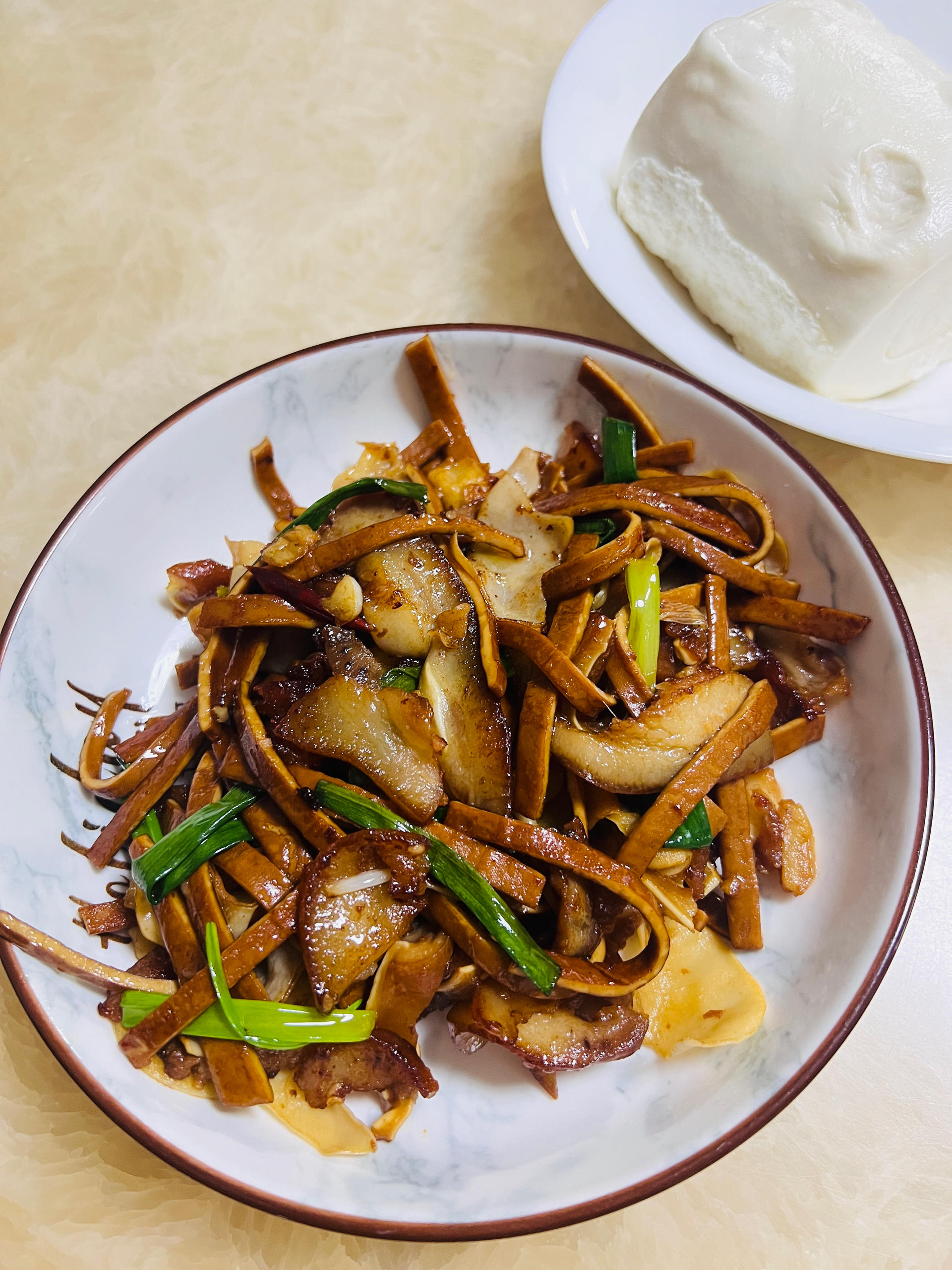 干豆皮的家常做法大全(干豆皮怎么做好吃又简单家常的)