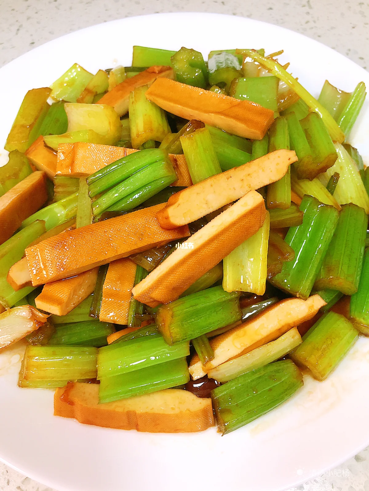 凉菜芹菜豆干(芹菜豆干凉拌的做法)