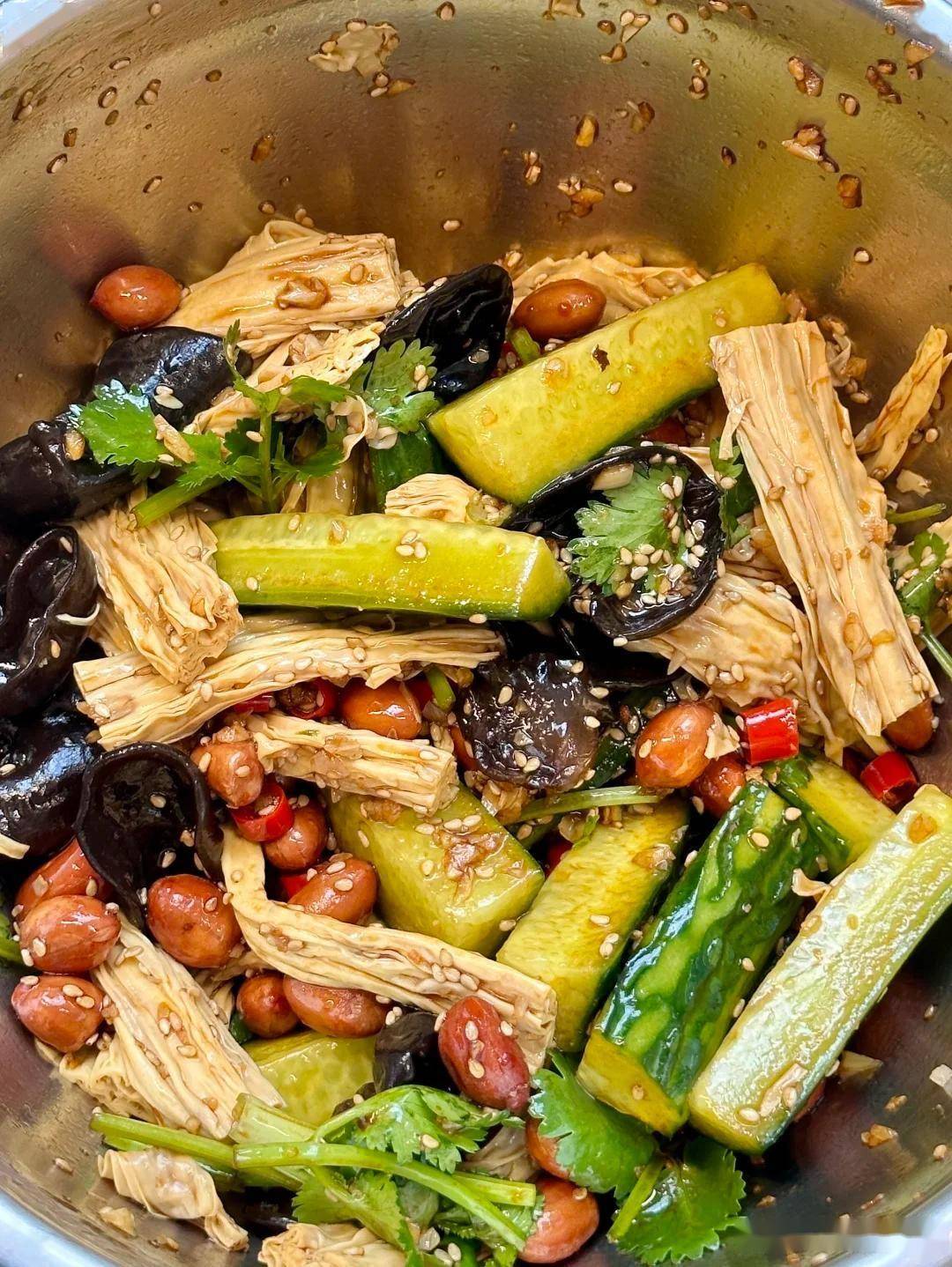 怎样调拌凉菜(调好凉拌菜的技巧)