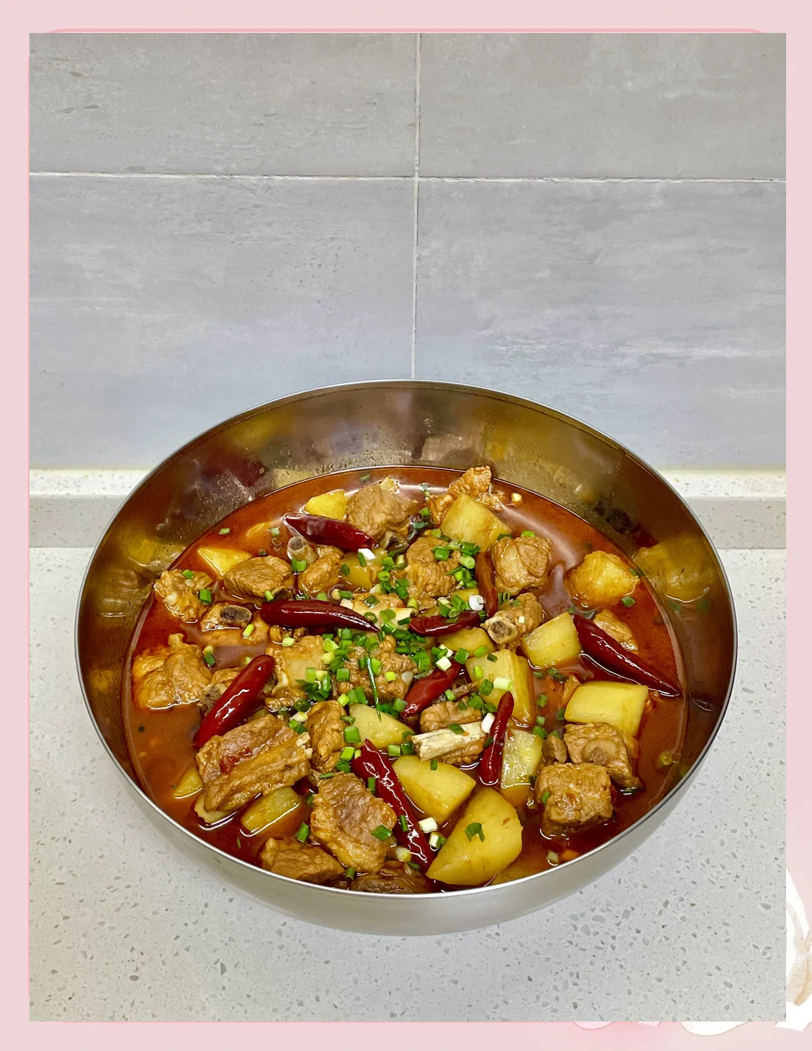 高压锅炖排骨的家常做法(高压锅炖排骨的家常做法是什么?怎样让肉质更嫩且入味?)