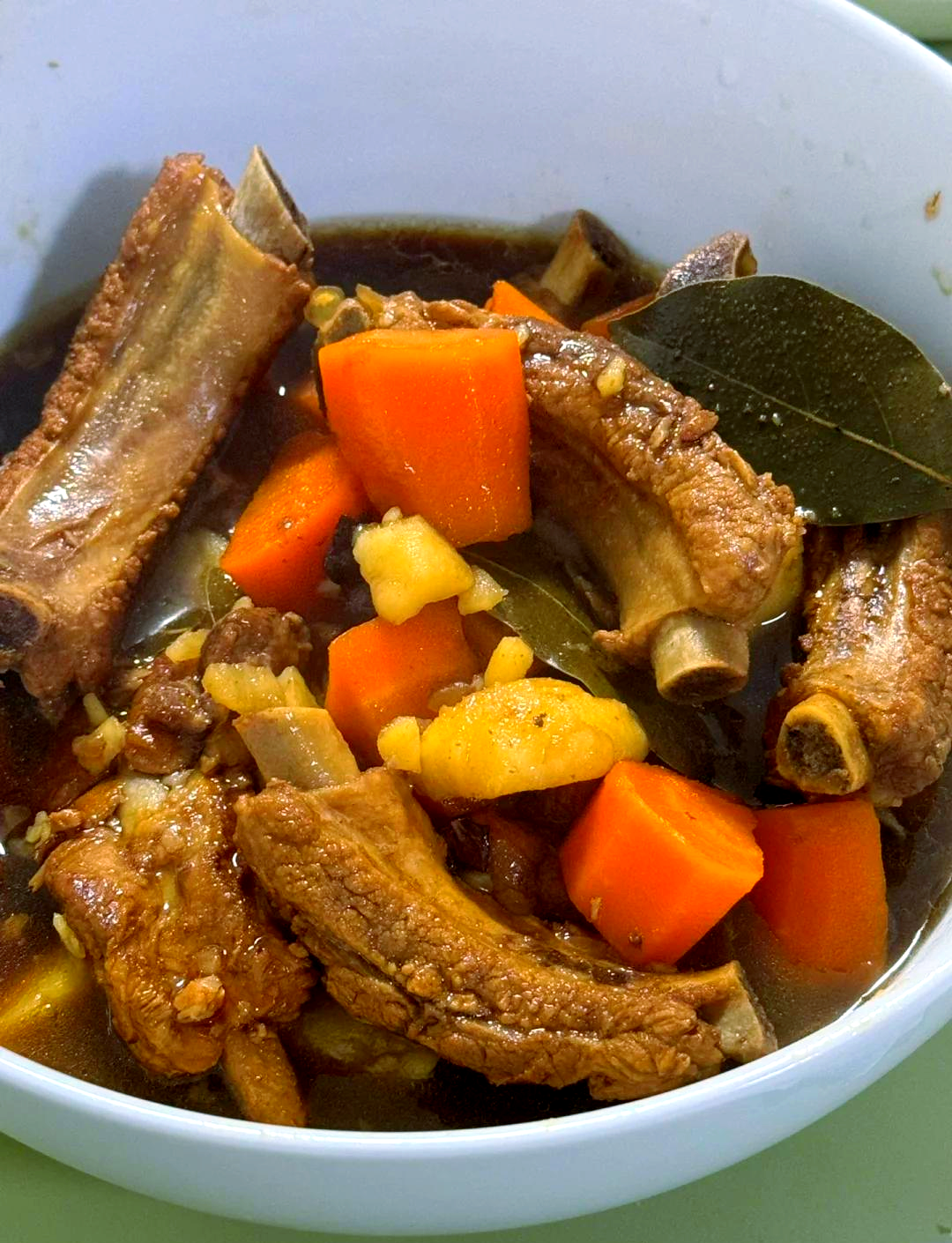 高压锅炖排骨的家常做法(高压锅炖排骨的家常做法是什么?怎样让肉质更嫩且入味?)