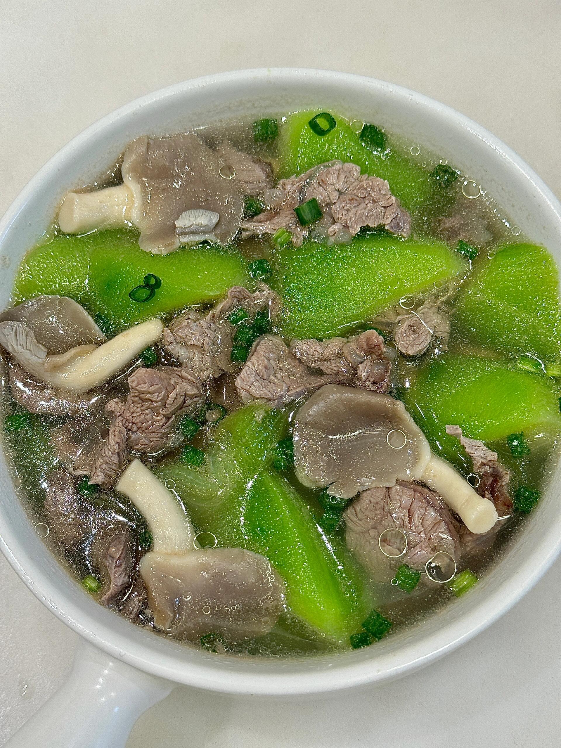 菠菜蘑菇汤的家常做法(菠菜蘑菇汤的家常做法大全)