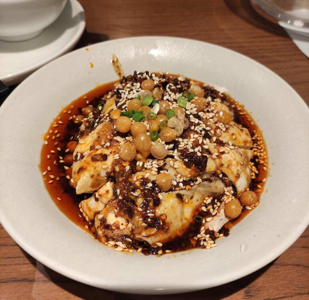 成都特色小吃(四川成都小吃一条街在哪里)