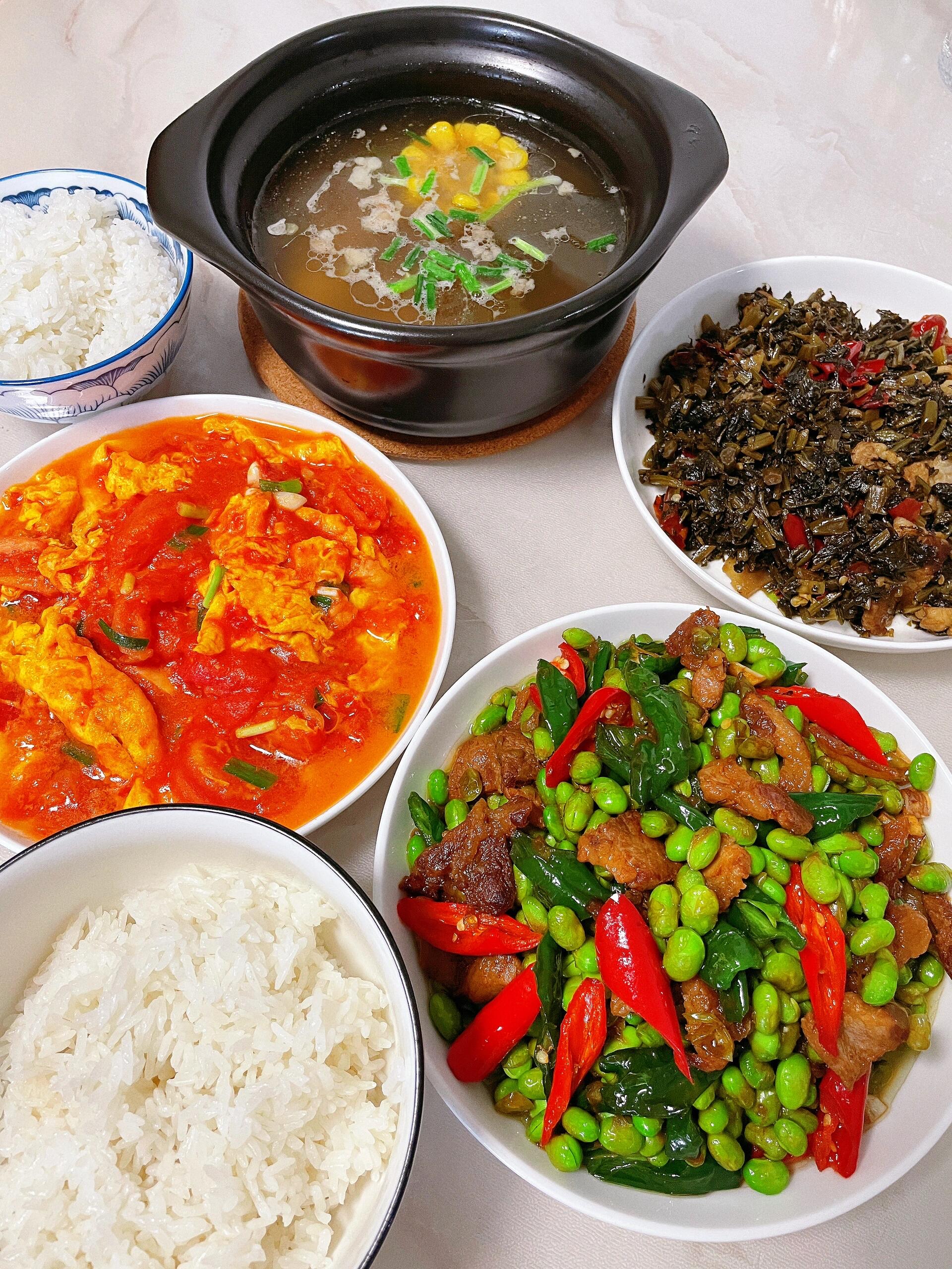 用什么做饭有特色(用什么做饭有特色又好吃)