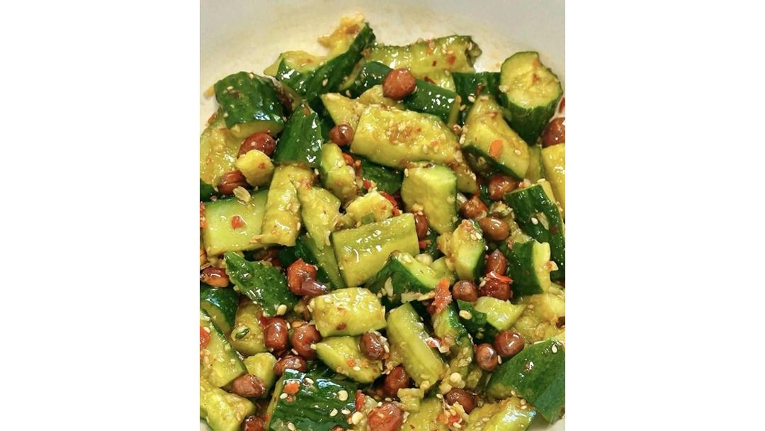 绝味黄瓜凉菜的(黄瓜酸甜口的凉菜视频)
