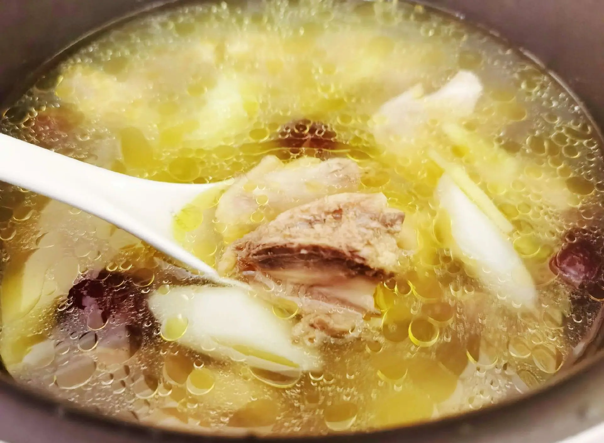 山药炖鸡汤的家常做法(山药炖鸡汤的家常做法大全)