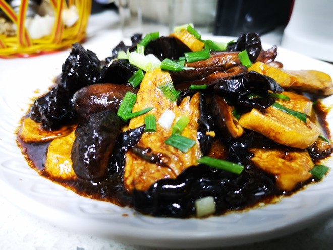 木耳香菇素菜做法(木耳香菇可以做什么汤)