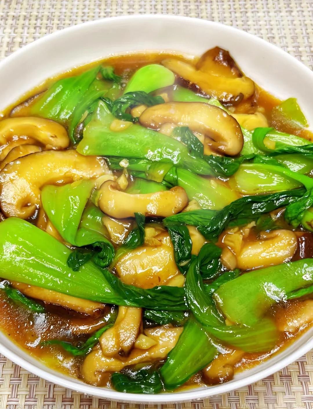 炒香菇的家常做法(虾仁炒香菇的家常做法)