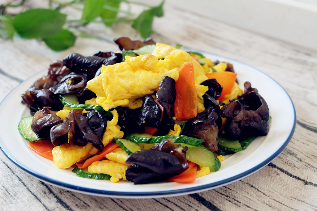 木耳炒鸡蛋凉菜(木耳炒鸡蛋配什么菜)