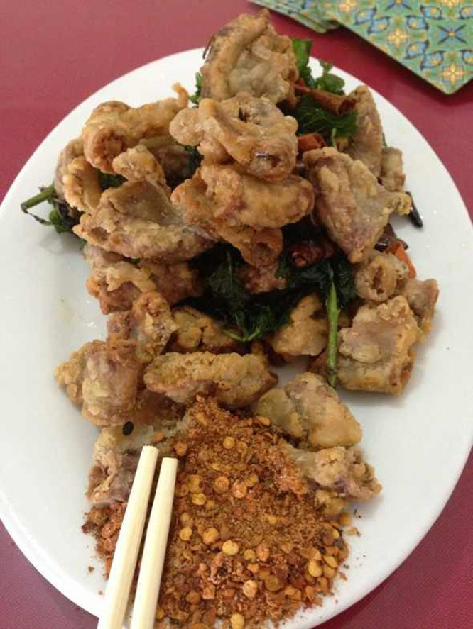 炸猪肠小吃(炸猪肠子的做法)