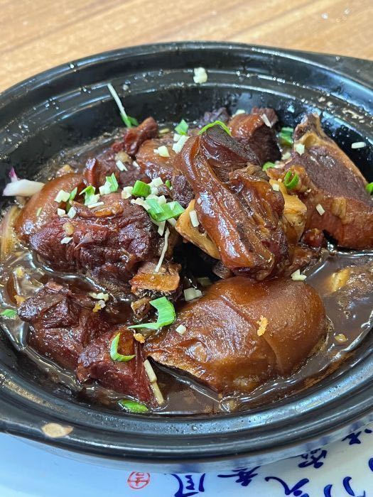 红烧羊肉特色(红烧羊肉特色做法)