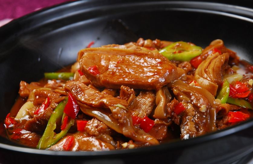 红烧羊肉特色(红烧羊肉特色做法)